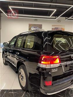 تۆیۆتا لاند کروزەر